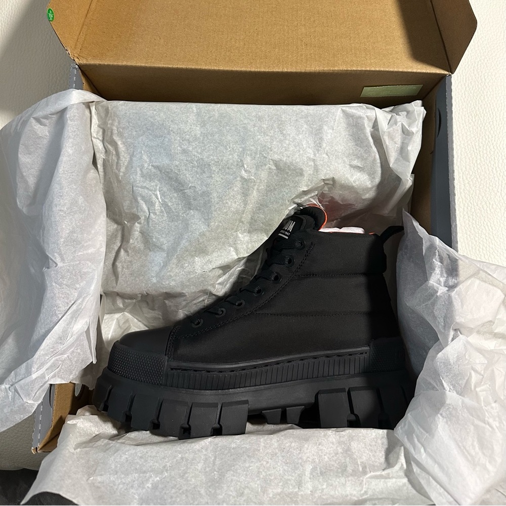 [[SOLD]] PALLADIUM Revolt Overcrush Quilted Boots - Picture 3 of 10